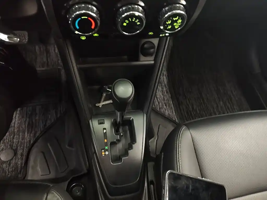 Toyota Yaris L 2019 — фото 14