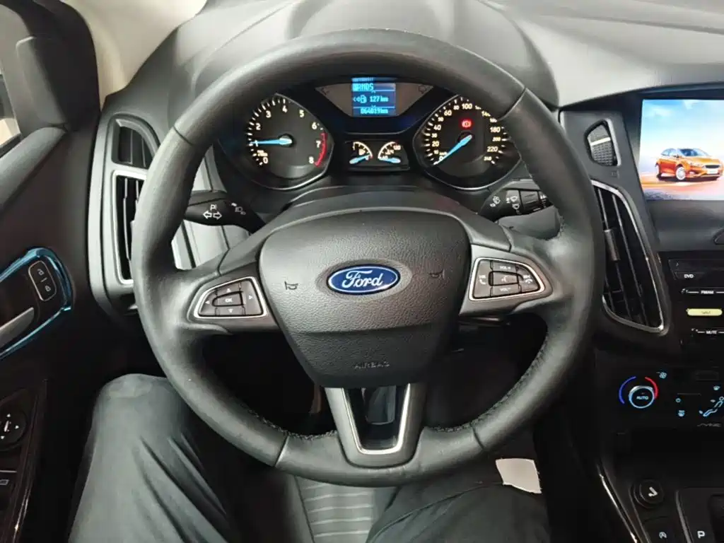 Ford Focus 2016 — фото 11