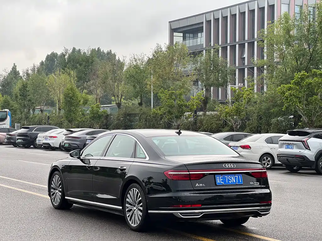 Audi A8 2019 — фото 4