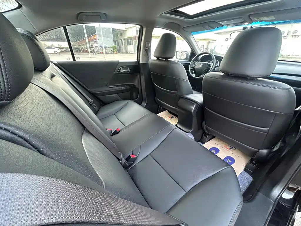Honda Accord 2018 — фото 10