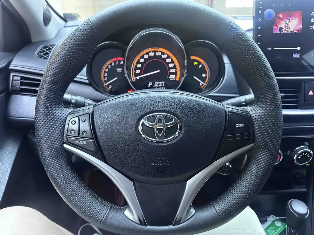 Toyota Yaris L 2022 — фото 12