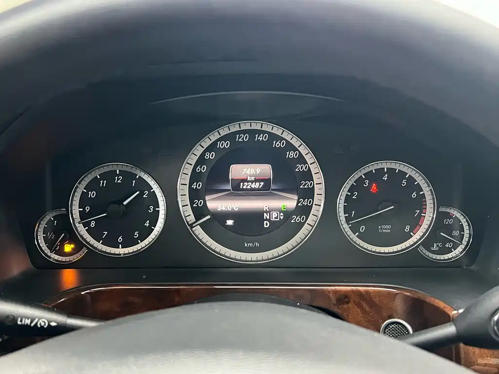 Mercedes-Benz E-Class 2013 — фото 14