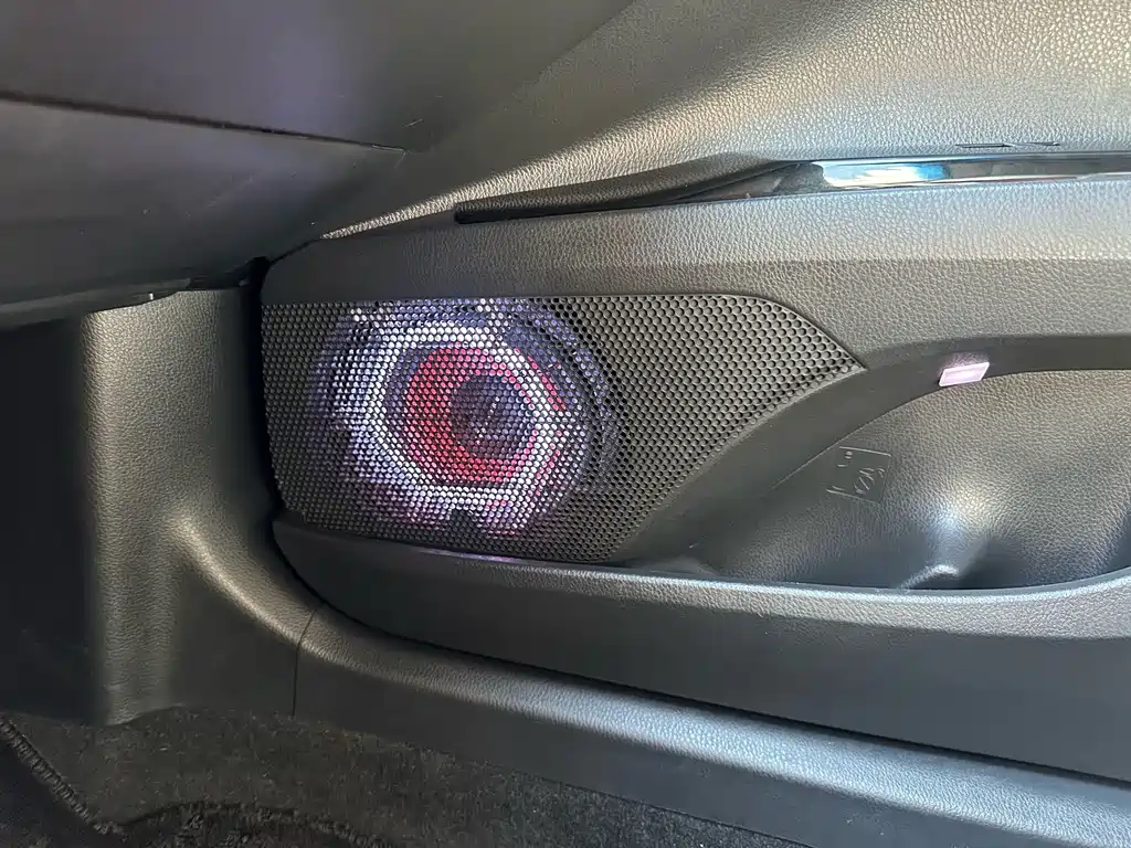Toyota Camry 2023 — фото 23