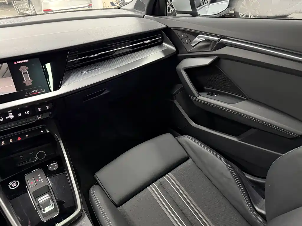 Audi A3 2023 — фото 10