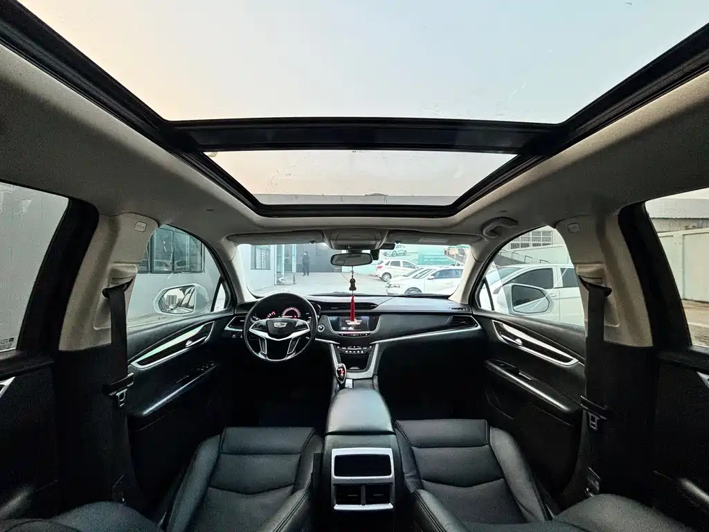Cadillac XT5 2017 — фото 13