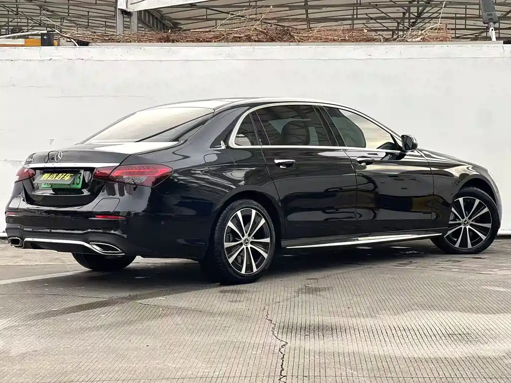 Mercedes-Benz E-Class 2022 — фото 9