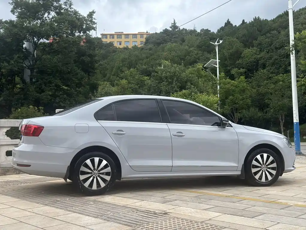 Volkswagen Sagitar 2018