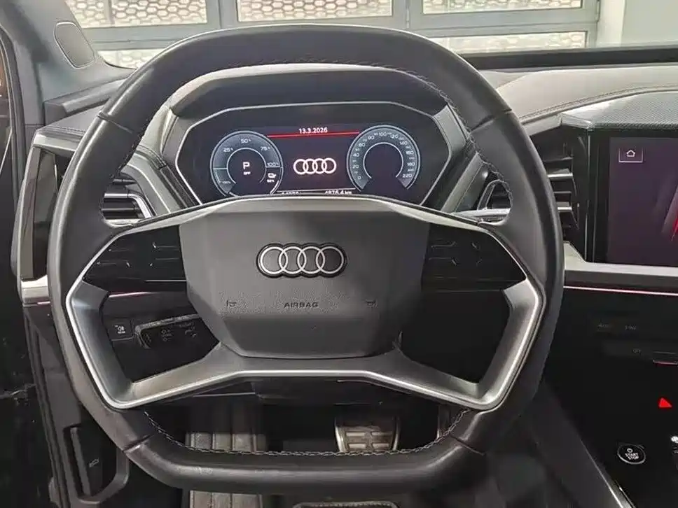 Audi Q4 e-tron 2024 — фото 5
