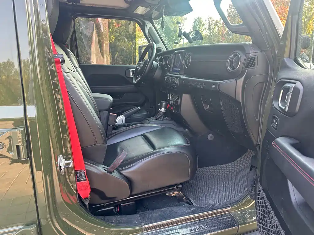 Jeep Wrangler 2021 — фото 13