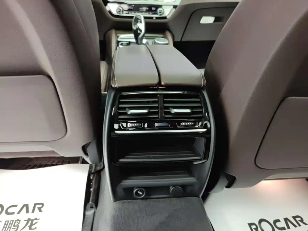 BMW 5 Series 2019 — фото 27