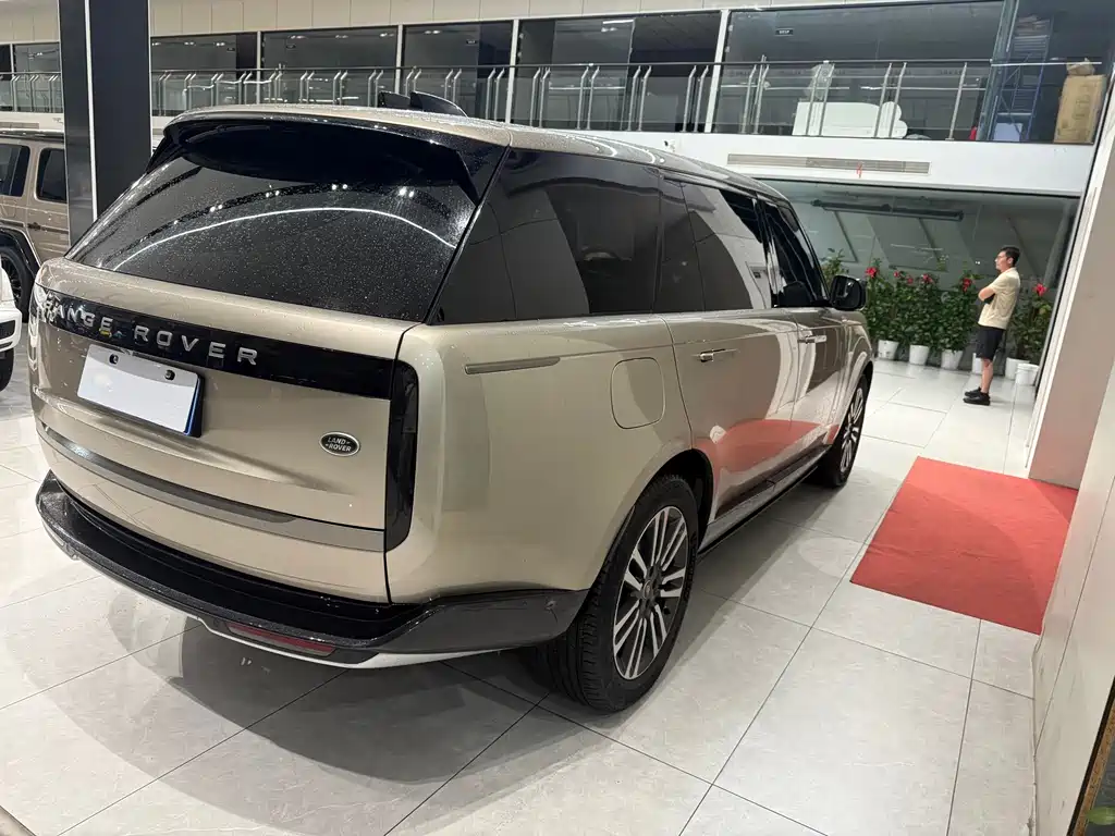 Land Rover Range Rover 2023 — фото 13