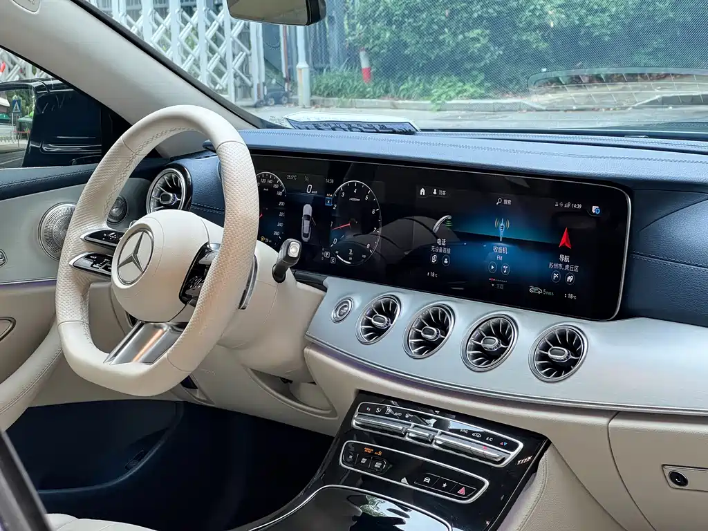 Mercedes-Benz E-Class 2023 — фото 10