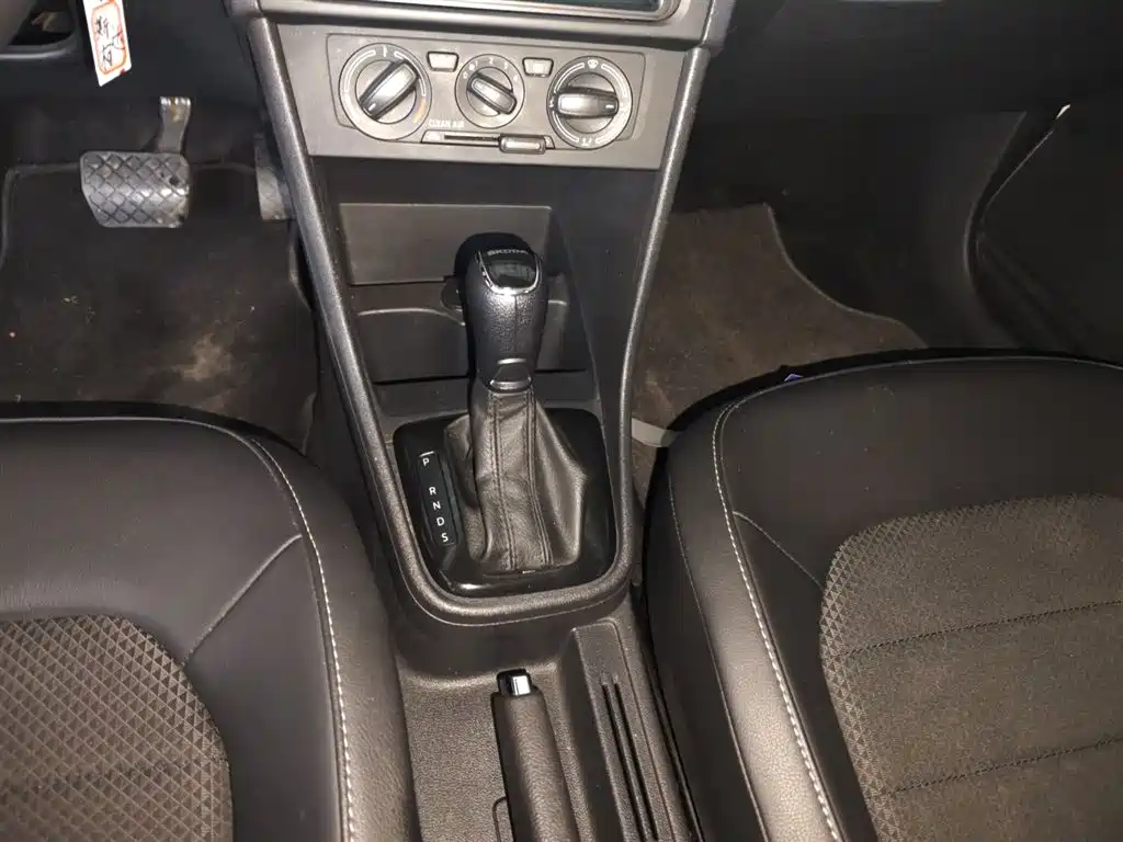 Skoda Rapid Spaceback 2017 — фото 14