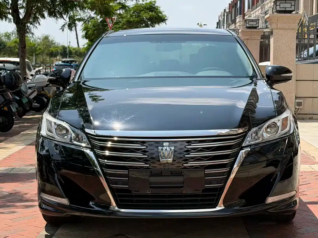 Toyota Crown 2018