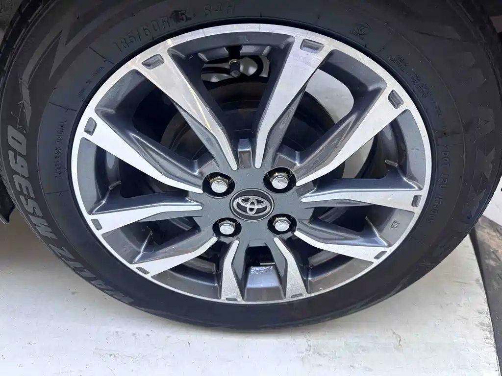 Toyota Yaris L 2022 — фото 18