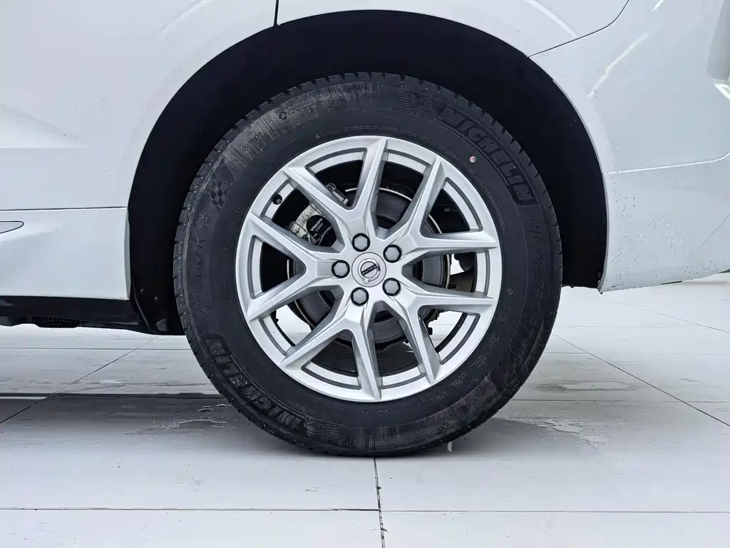 Volvo XC60 2021 — фото 26