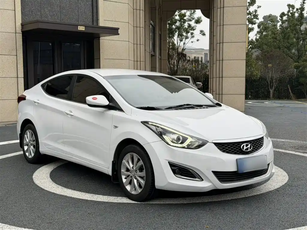 Hyundai Elantra Langdong 2017 — фото 11