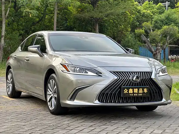 Lexus ES 2020