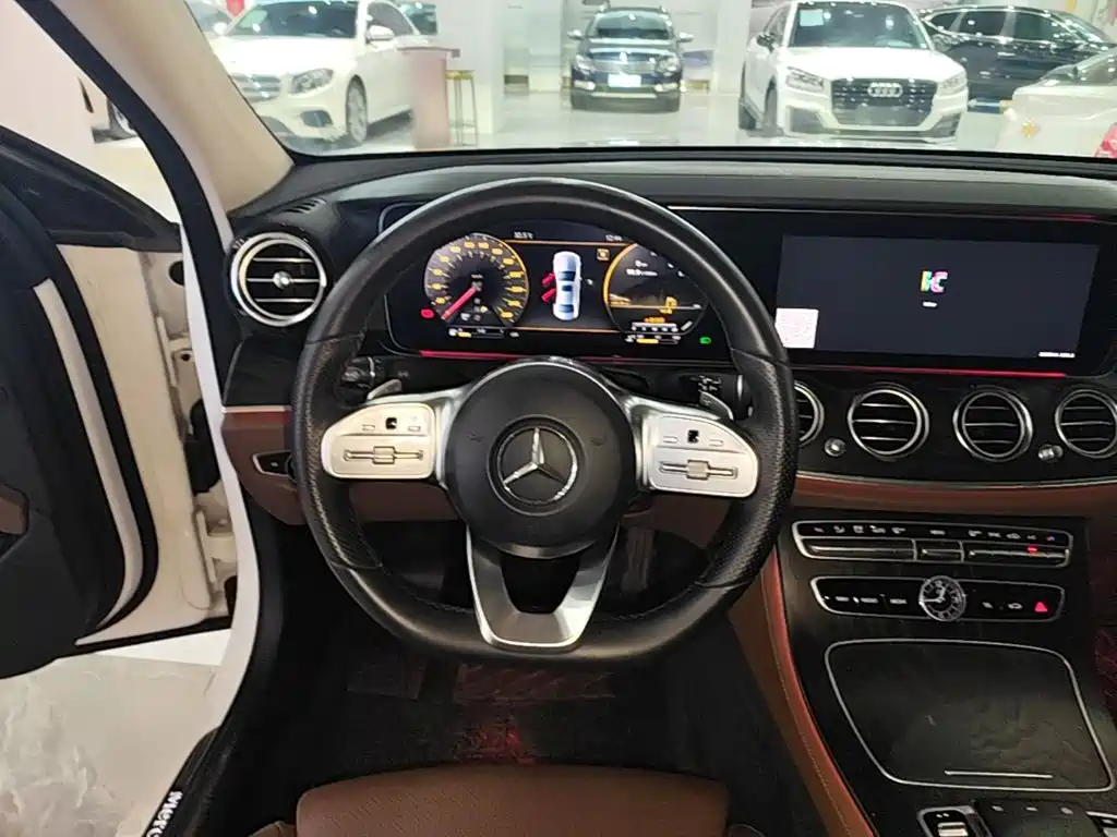 Mercedes-Benz E-Class 2019 — фото 11
