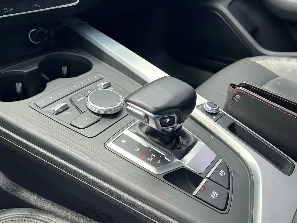 Audi A4L 2018 — фото 13