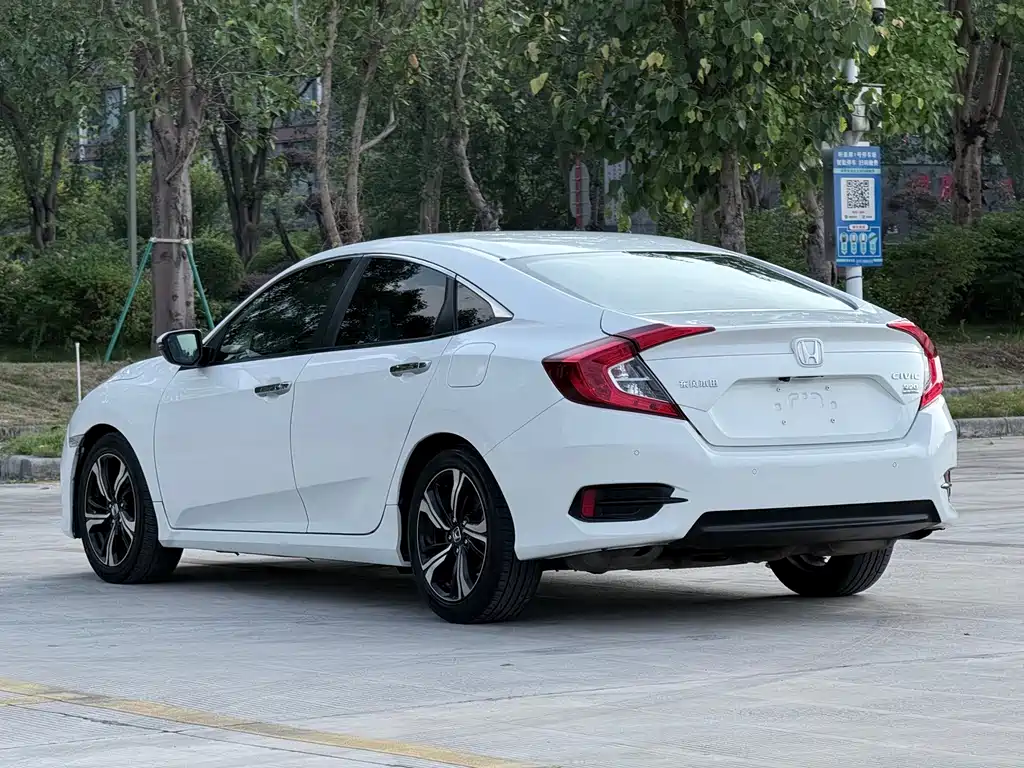 Honda Civic 2019 — фото 6