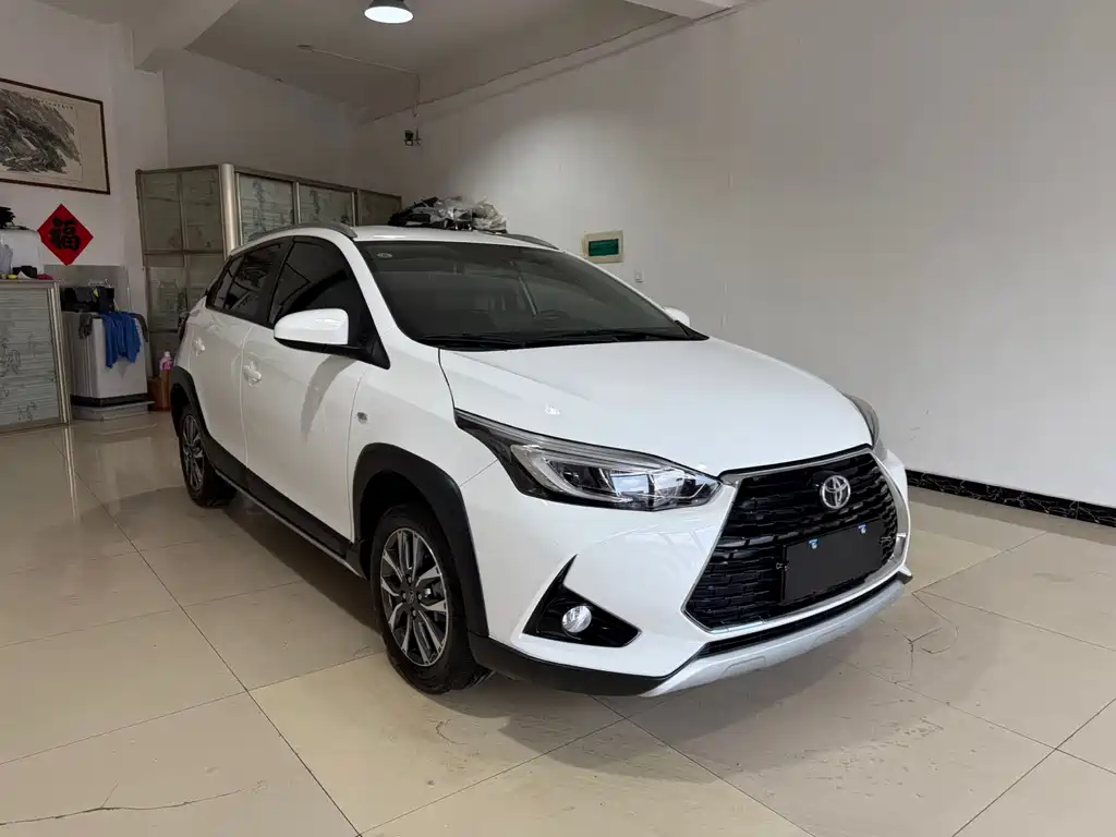 Toyota Yaris L 2023