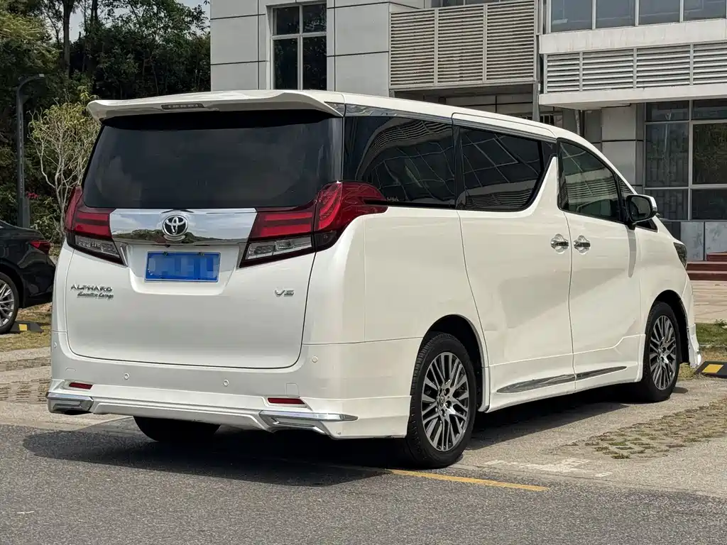 Toyota Alphard 2016 — фото 18