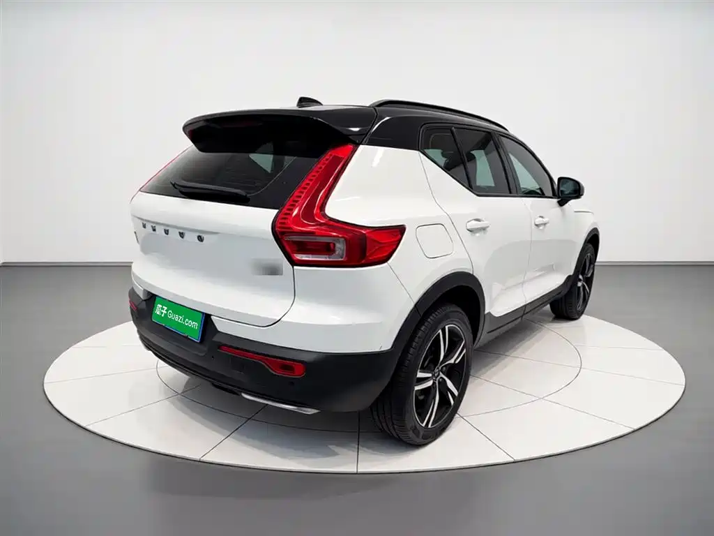 Volvo XC40 2020 — фото 12