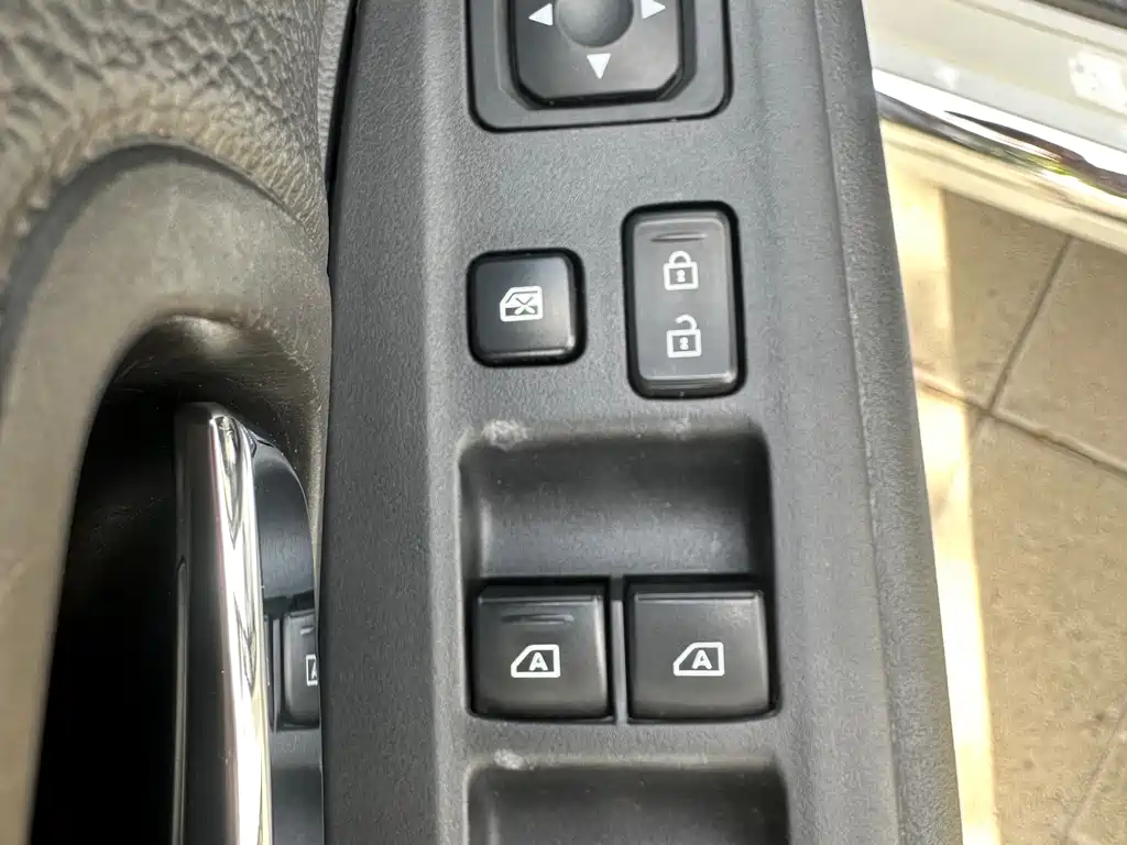 Mitsubishi Outlander 2023 — фото 10