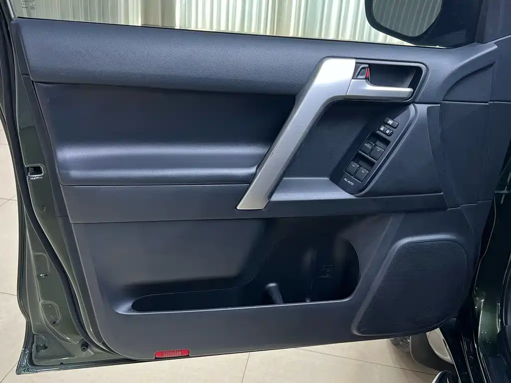 Toyota Prado 2019 — фото 8
