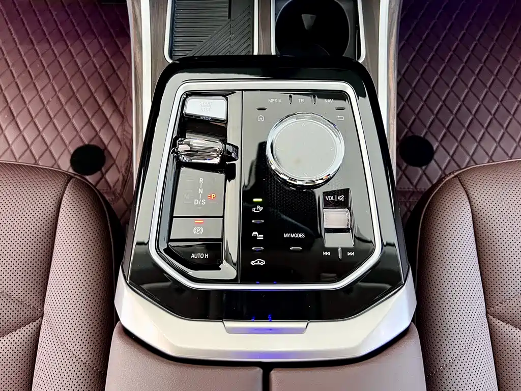 BMW 7 Series 2024 — фото 19
