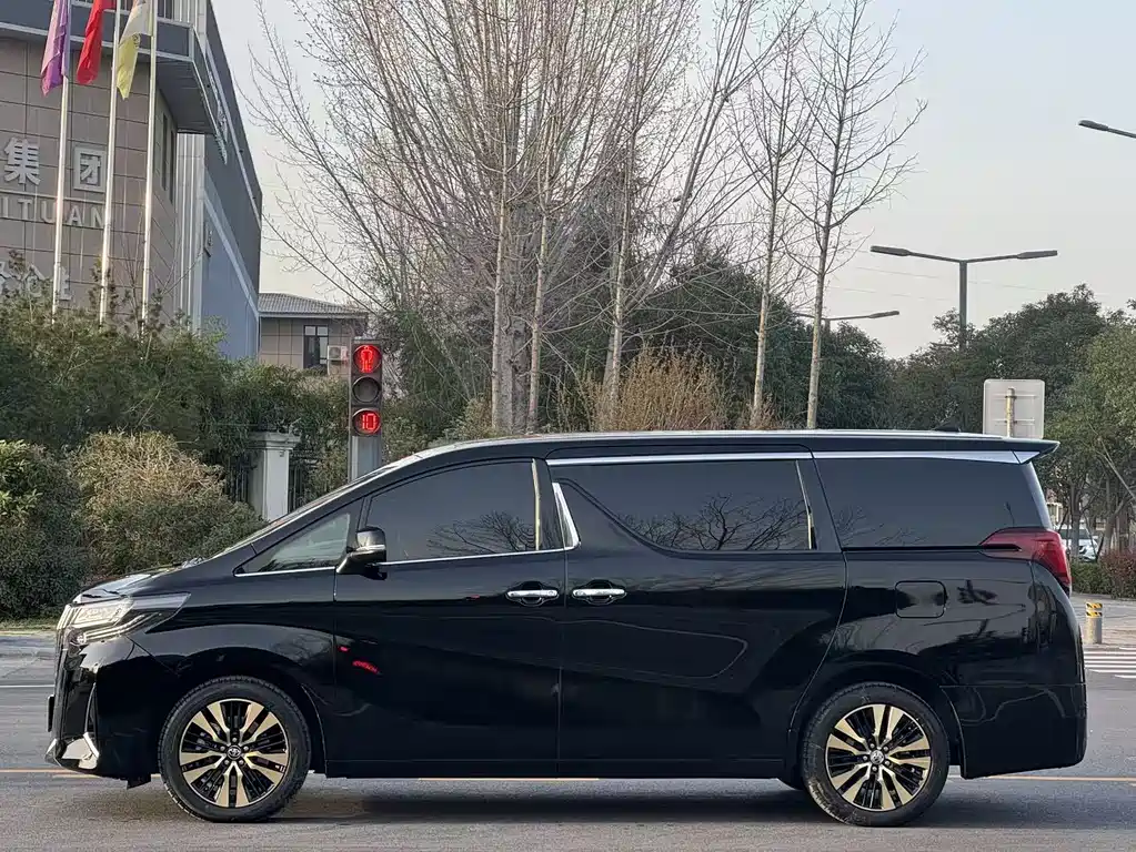 Toyota Alphard 2018 — фото 7