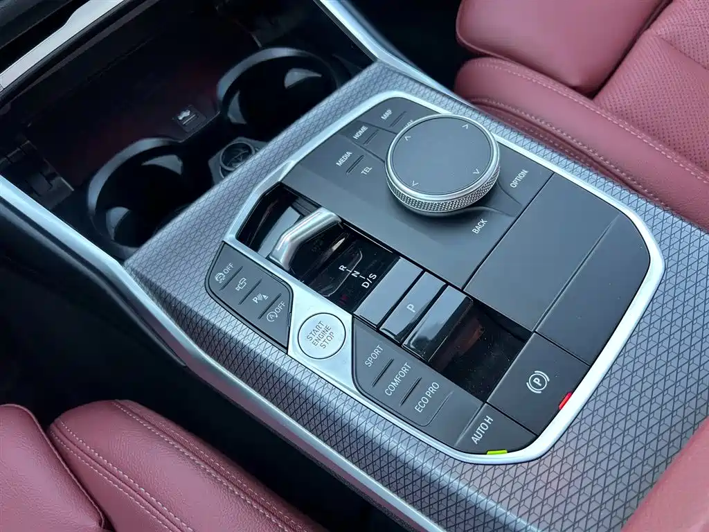 BMW 3 Series 2024 — фото 11