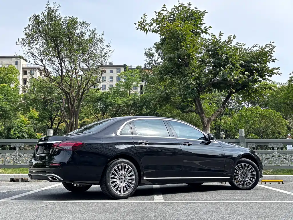 Mercedes-Benz E-Class 2023 — фото 4