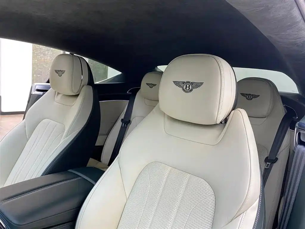 Bentley Continental 2021 — фото 11