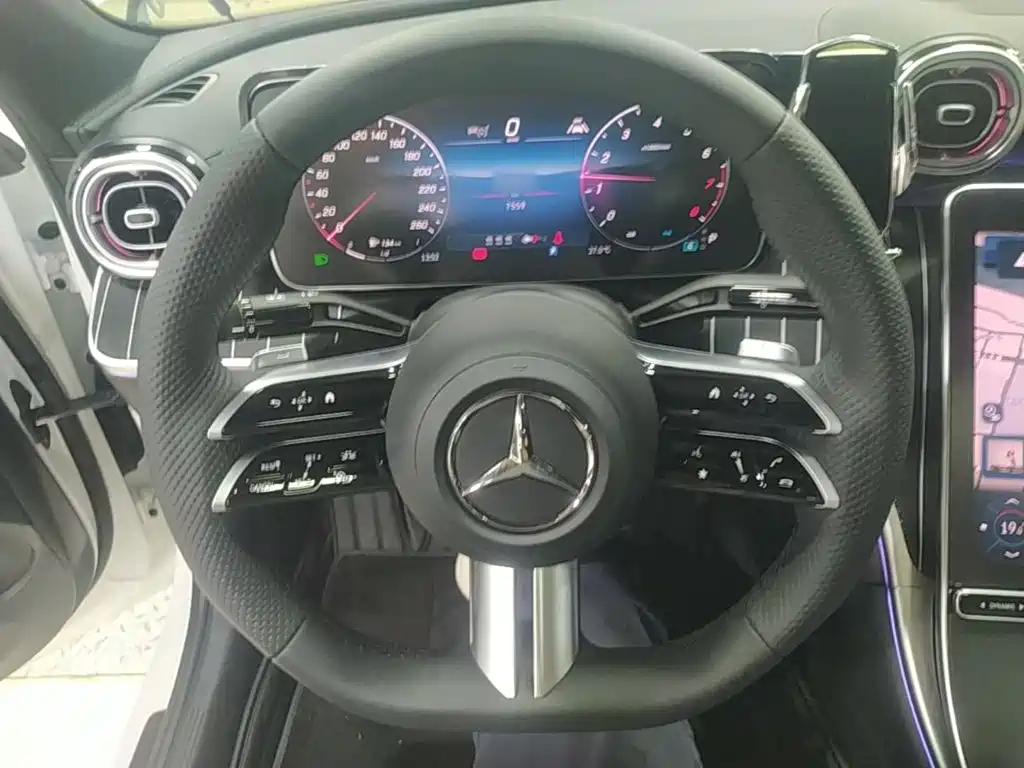 Mercedes-Benz C-Class 2025 — фото 11