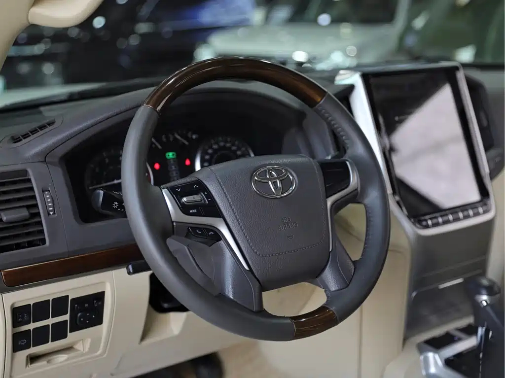 Toyota Land Cruiser 2017 — фото 7