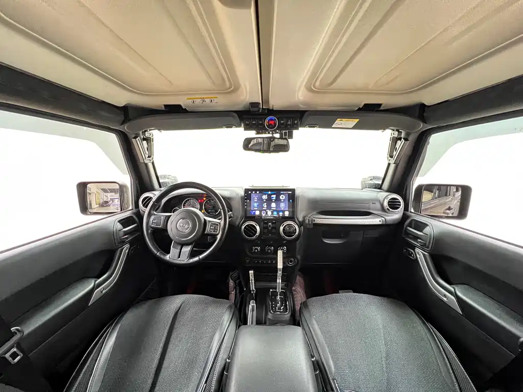 Jeep Wrangler 2019 — фото 18