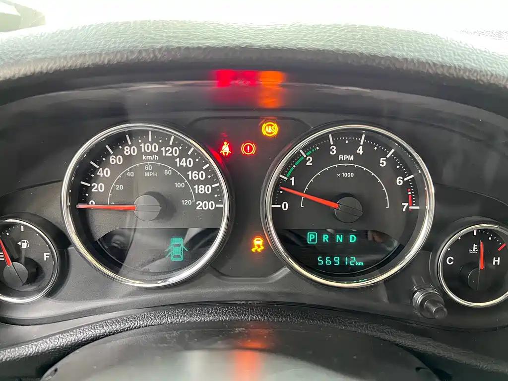 Jeep Wrangler 2019 — фото 26