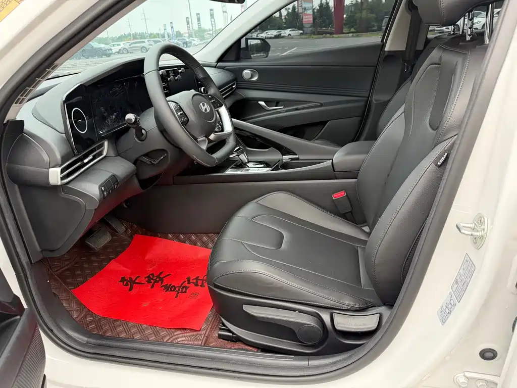 Hyundai Elantra 2023 — фото 10