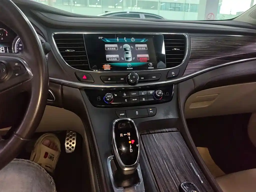 Buick LaCrosse 2017 — фото 13