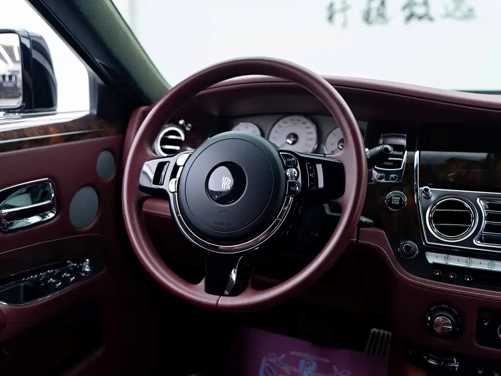 Rolls-Royce Ghost 2020 — фото 10