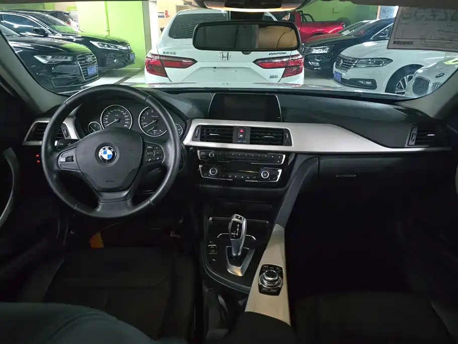 BMW 3 Series 2016 — фото 12