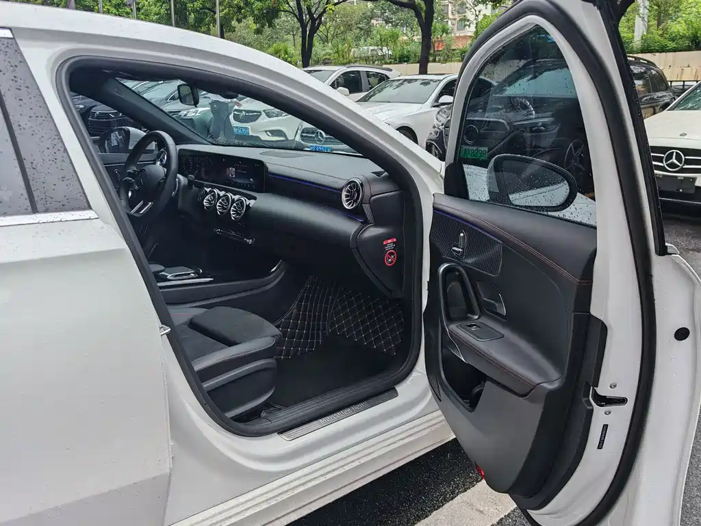 Mercedes-Benz A-Class 2024 — фото 14