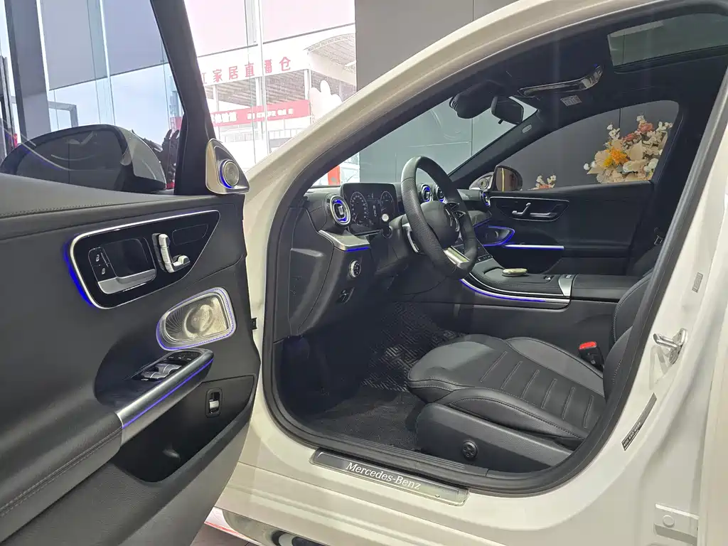 Mercedes-Benz C-Class 2023 — фото 11