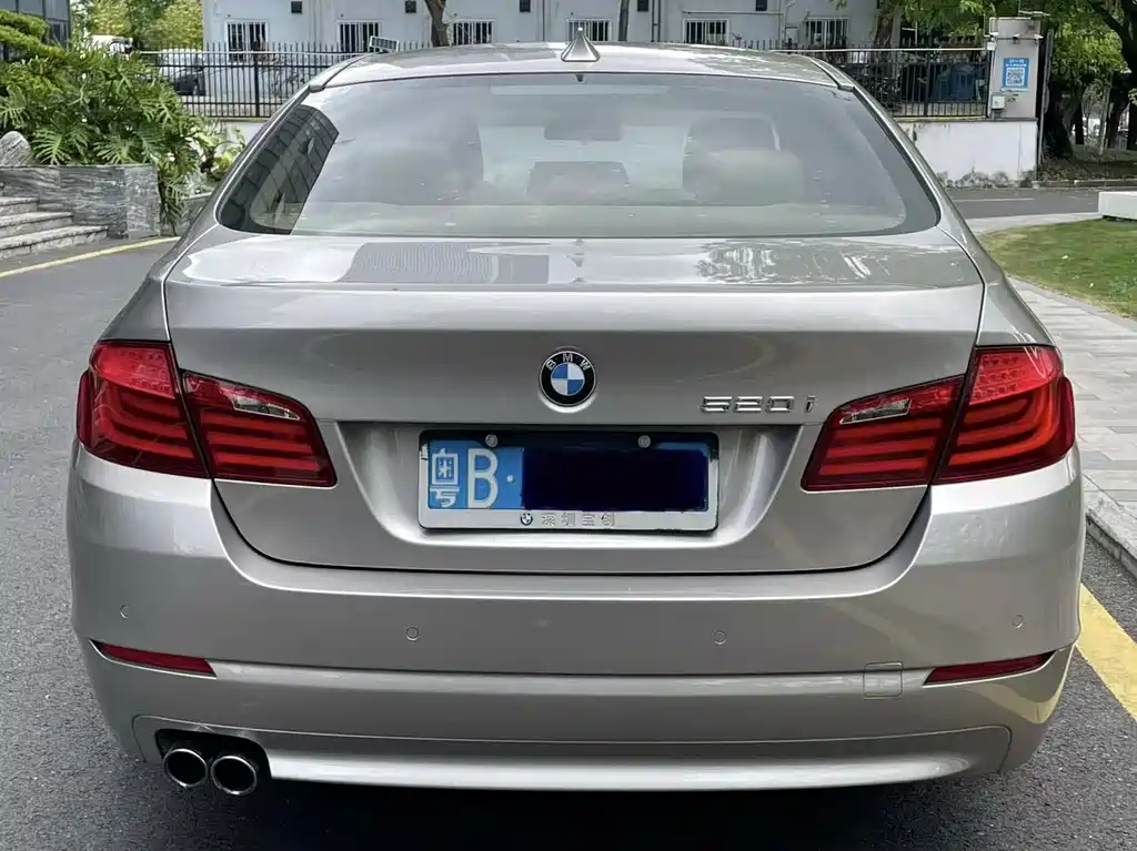 BMW 5 Series 2012 — фото 11