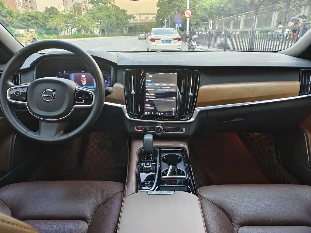 Volvo S90 Plug-In Hybrid 2023 — фото 8