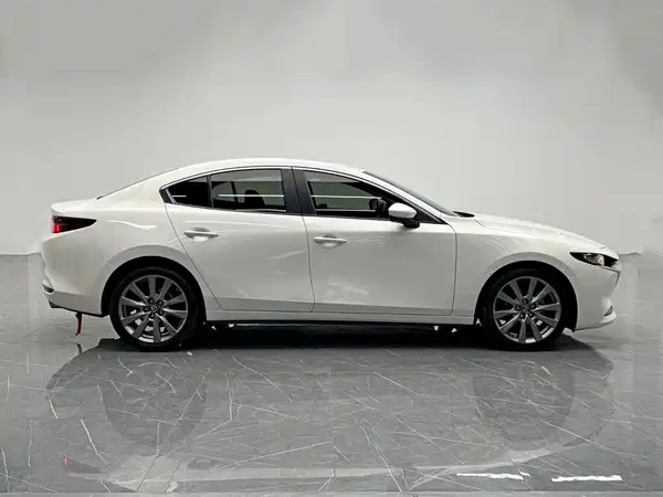 Mazda 3 Axela 2024