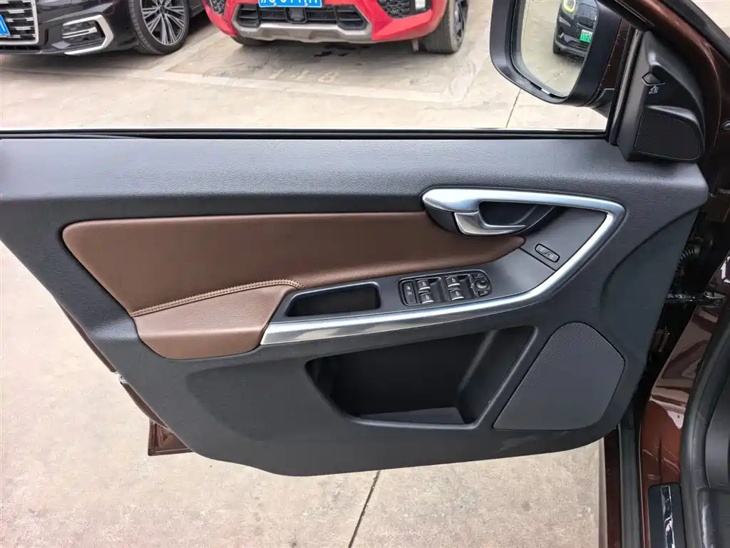 Volvo XC60 2015 — фото 10