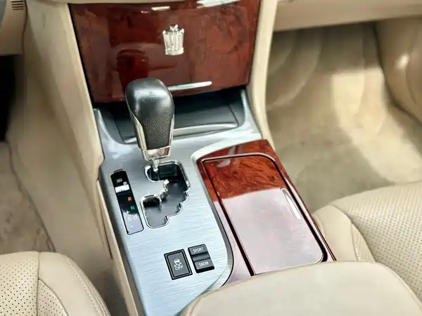 Toyota Crown 2015